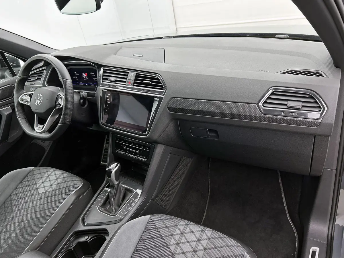 1.5 TSI R-Line Business+ 150 PK | R-Line | Automaat | Panoramadak | Achteruitrijcamera | Navigatie | Dodehoeksensor | Stoelverwarming | Stuurverwarming | Climate Control | Apple Carplay | An