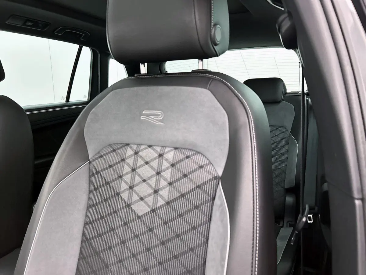 1.5 TSI R-Line Business+ 150 PK | R-Line | Automaat | Panoramadak | Achteruitrijcamera | Navigatie | Dodehoeksensor | Stoelverwarming | Stuurverwarming | Climate Control | Apple Carplay | An