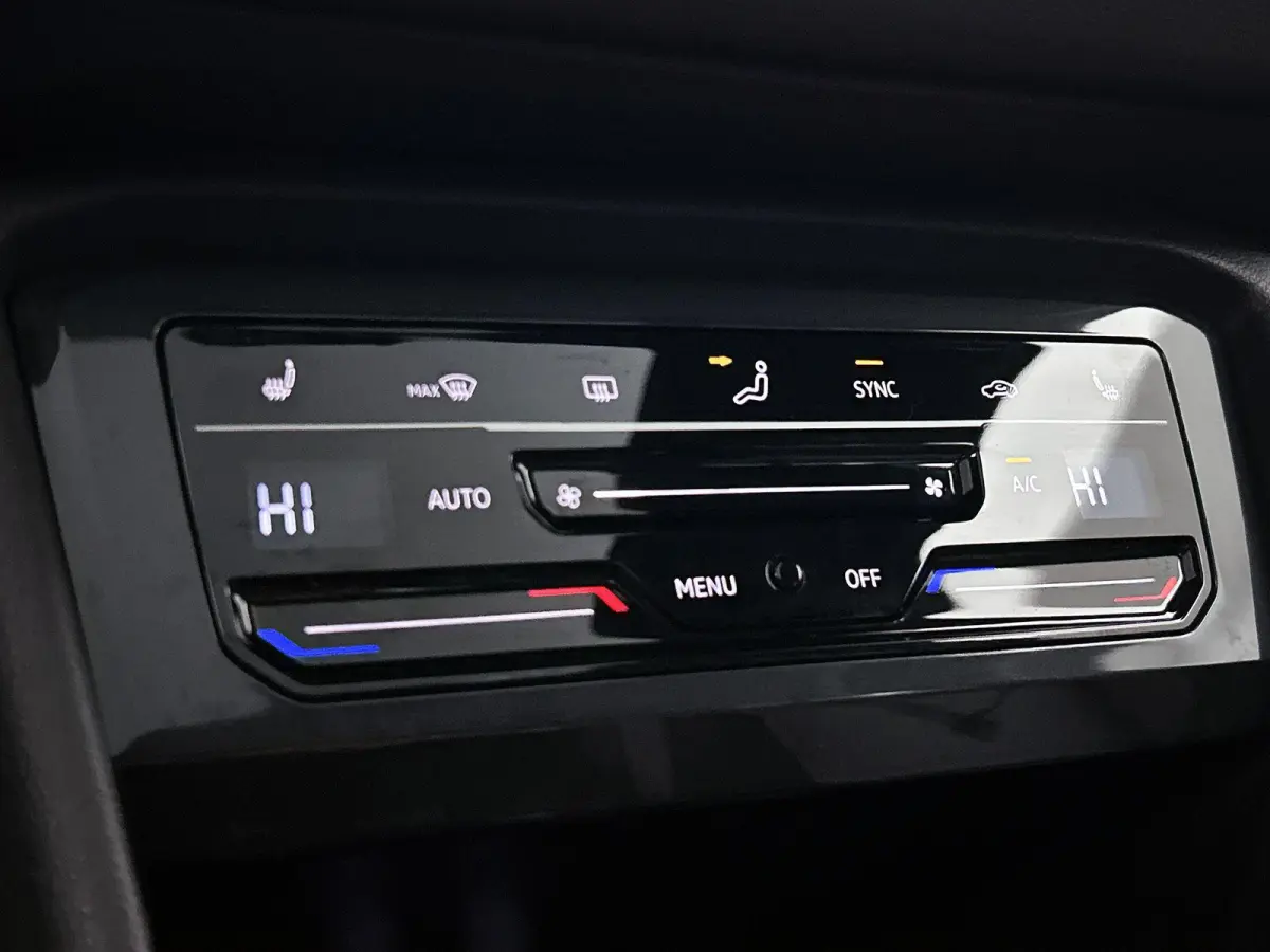 1.5 TSI R-Line Business+ 150 PK | R-Line | Automaat | Panoramadak | Achteruitrijcamera | Navigatie | Dodehoeksensor | Stoelverwarming | Stuurverwarming | Climate Control | Apple Carplay | An