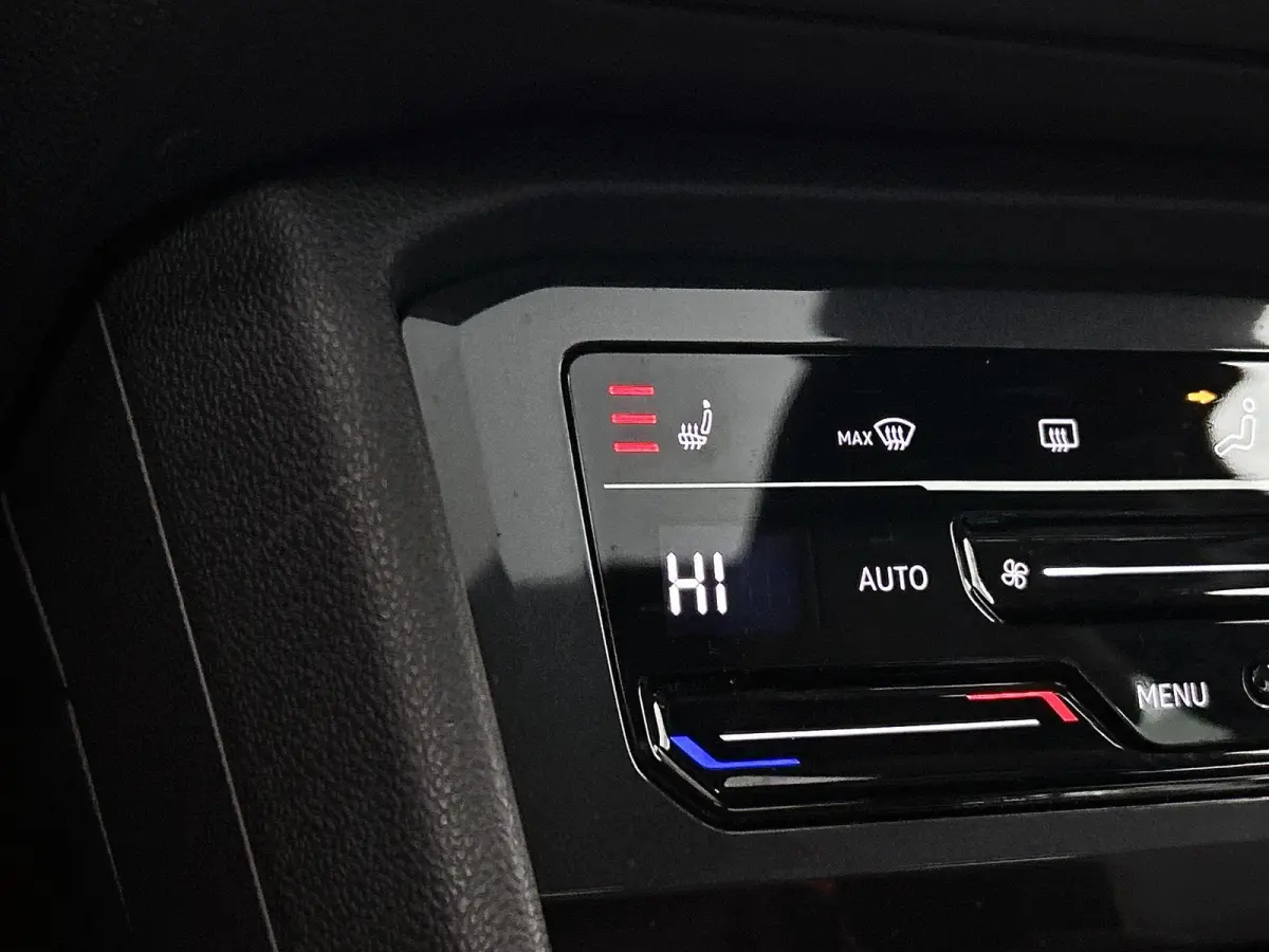 1.5 TSI R-Line Business+ 150 PK | R-Line | Automaat | Panoramadak | Achteruitrijcamera | Navigatie | Dodehoeksensor | Stoelverwarming | Stuurverwarming | Climate Control | Apple Carplay | An