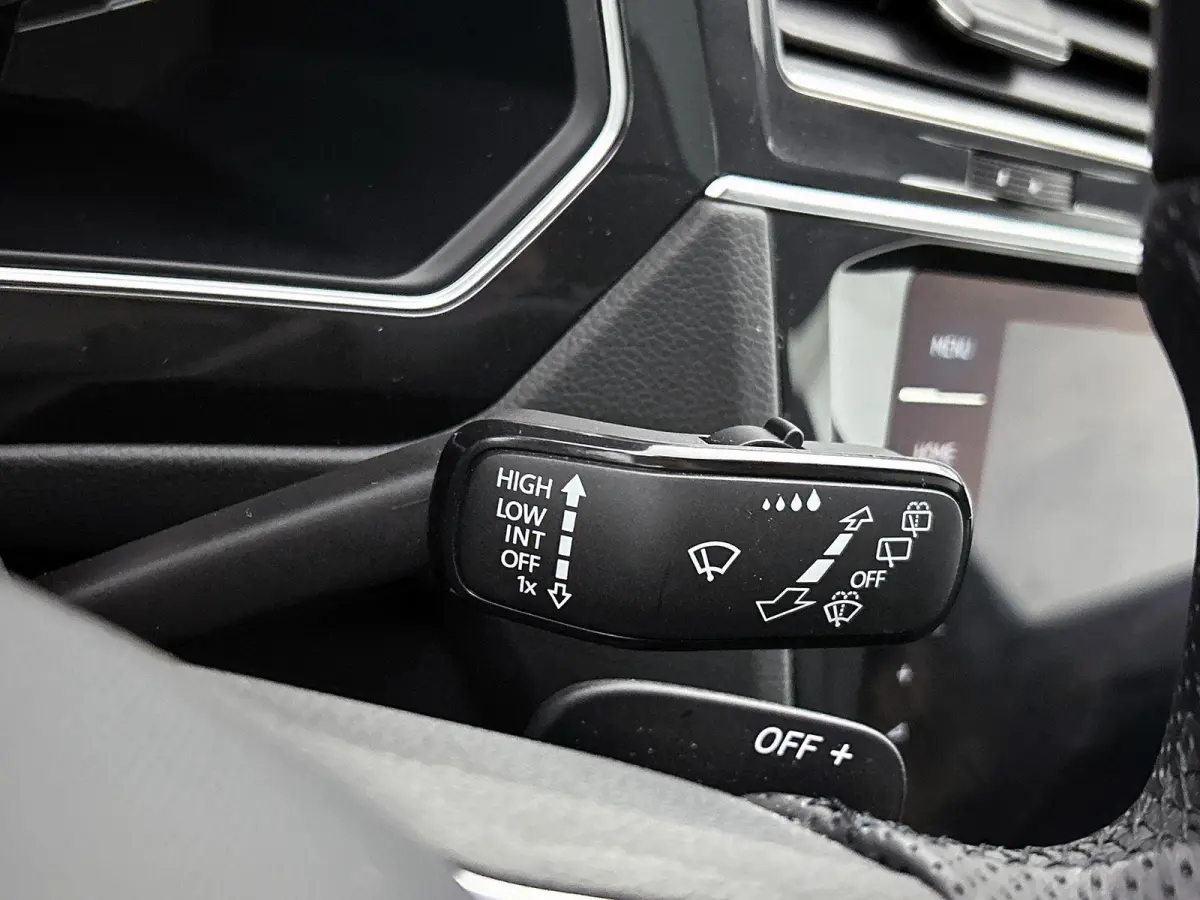 1.5 TSI R-Line Business+ 150 PK | R-Line | Automaat | Panoramadak | Achteruitrijcamera | Navigatie | Dodehoeksensor | Stoelverwarming | Stuurverwarming | Climate Control | Apple Carplay | An