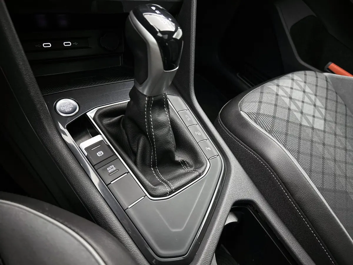 1.5 TSI R-Line Business+ 150 PK | R-Line | Automaat | Panoramadak | Achteruitrijcamera | Navigatie | Dodehoeksensor | Stoelverwarming | Stuurverwarming | Climate Control | Apple Carplay | An
