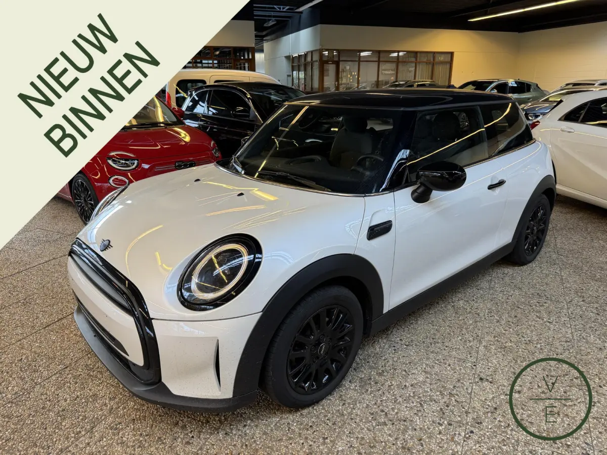 1.5 Cooper Classic | Adaptive | Led | Black Optic |