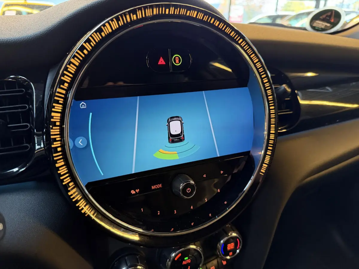 1.5 Cooper Classic | Adaptive | Led | Black Optic |