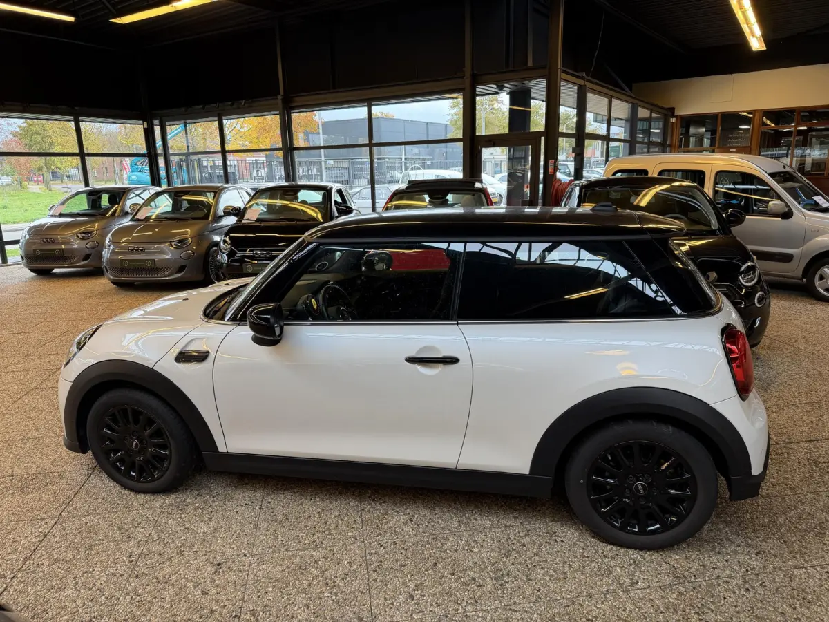 1.5 Cooper Classic | Adaptive | Led | Black Optic |