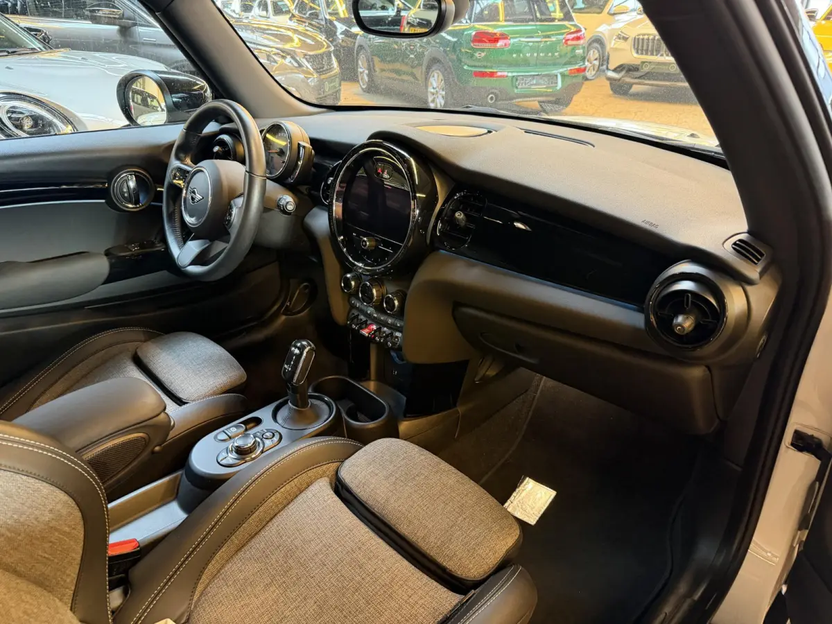 1.5 Cooper Classic | Adaptive | Led | Black Optic |