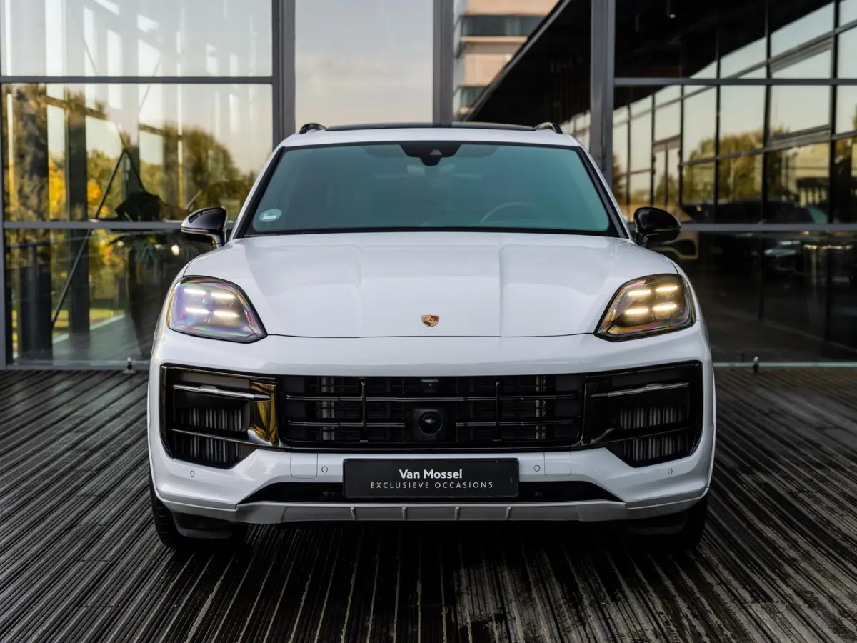 3.0 E-Hybrid Black Edition | SPORTDESIGN | SPORTEINDPIJPEN | PASM LUCHTVERING | PANORAMA/SCHUIF-KANTELDAK | SPORTCHRONO | 22 INCH | SOFTCLOSE | HEAD-UP | 14-WEG STOELEN | ADAPTIVE CRUISE CON