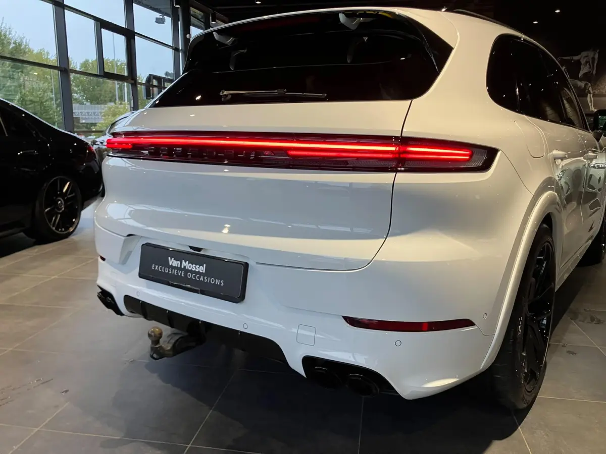 3.0 E-Hybrid Black Edition | SPORTDESIGN | SPORTEINDPIJPEN | PASM LUCHTVERING | PANORAMA/SCHUIF-KANTELDAK | SPORTCHRONO | 22 INCH | SOFTCLOSE | HEAD-UP | 14-WEG STOELEN | ADAPTIVE CRUISE CON