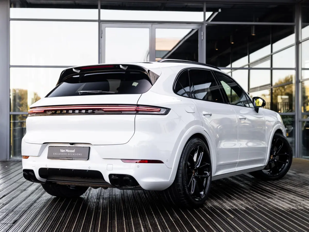 3.0 E-Hybrid Black Edition | SPORTDESIGN | SPORTEINDPIJPEN | PASM LUCHTVERING | PANORAMA/SCHUIF-KANTELDAK | SPORTCHRONO | 22 INCH | SOFTCLOSE | HEAD-UP | 14-WEG STOELEN | ADAPTIVE CRUISE CON