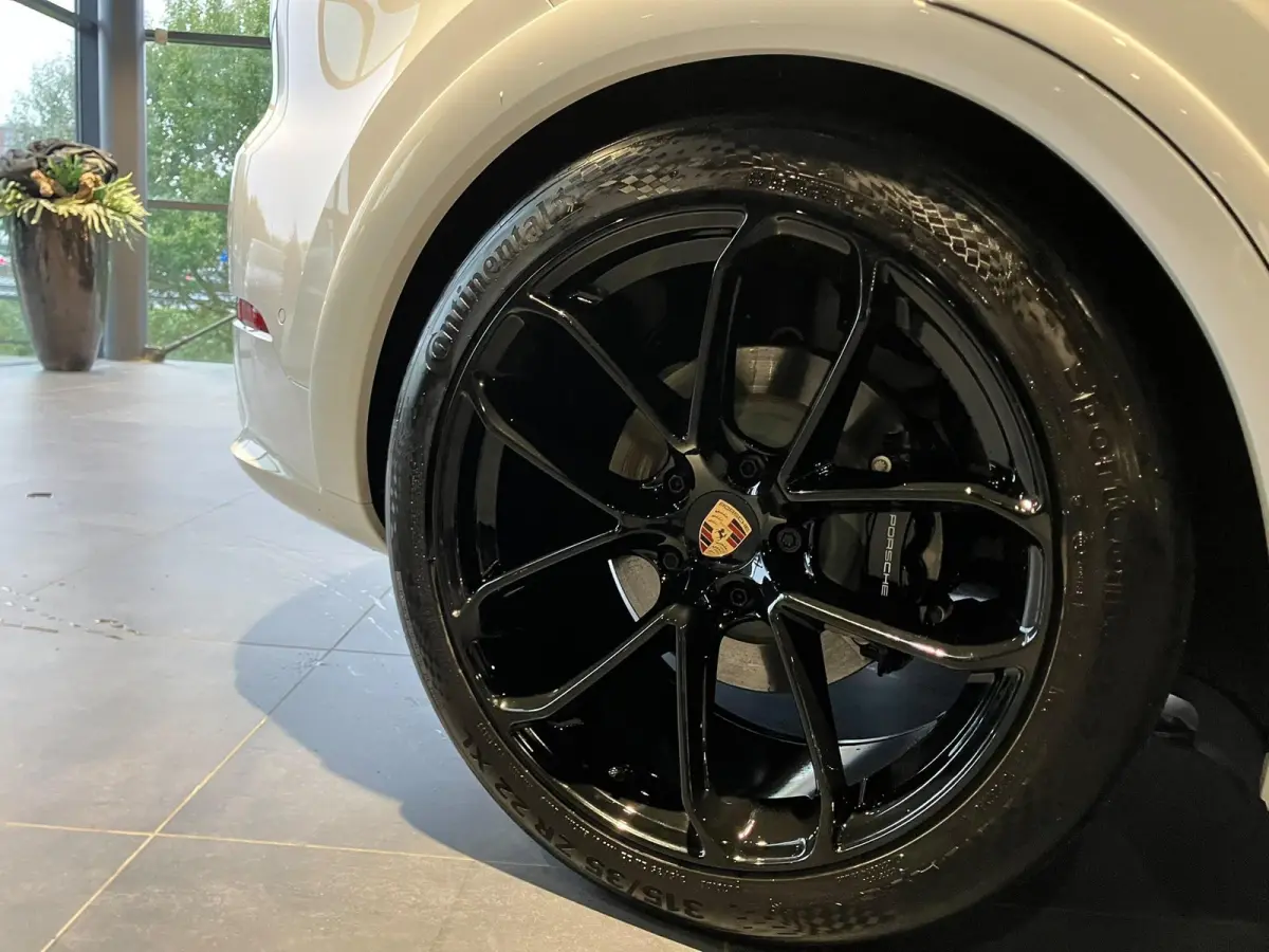 3.0 E-Hybrid Black Edition | SPORTDESIGN | SPORTEINDPIJPEN | PASM LUCHTVERING | PANORAMA/SCHUIF-KANTELDAK | SPORTCHRONO | 22 INCH | SOFTCLOSE | HEAD-UP | 14-WEG STOELEN | ADAPTIVE CRUISE CON