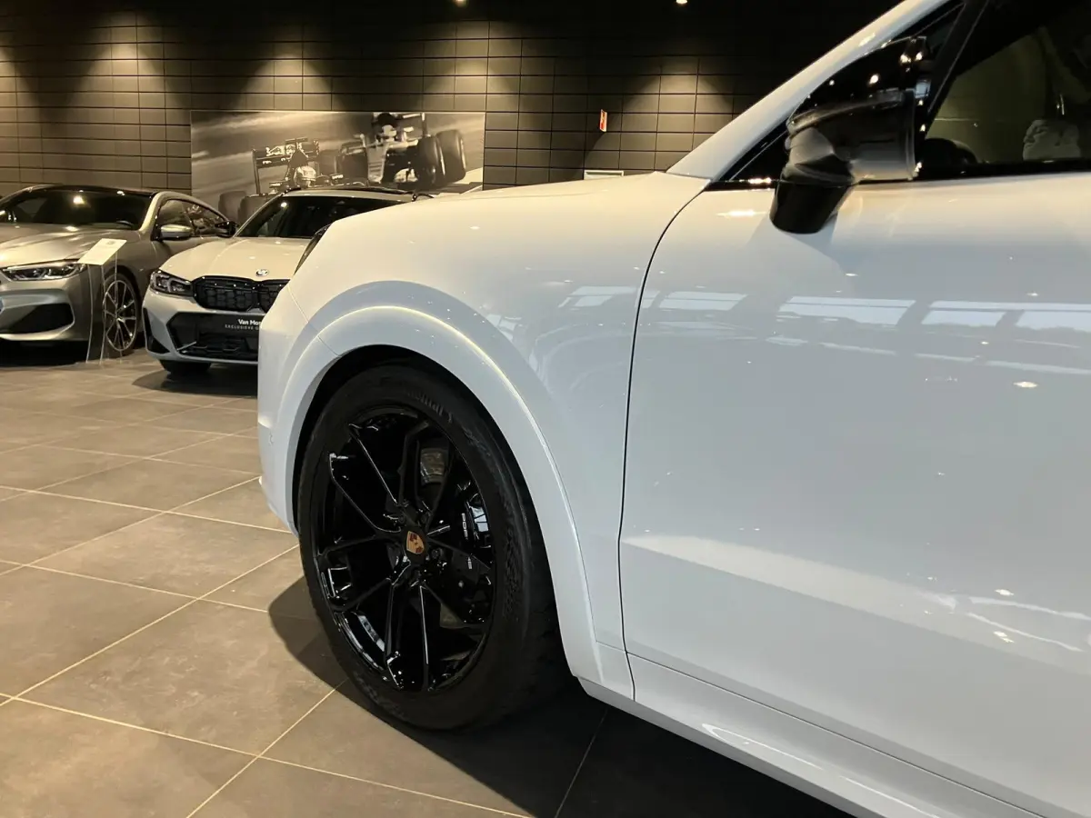 3.0 E-Hybrid Black Edition | SPORTDESIGN | SPORTEINDPIJPEN | PASM LUCHTVERING | PANORAMA/SCHUIF-KANTELDAK | SPORTCHRONO | 22 INCH | SOFTCLOSE | HEAD-UP | 14-WEG STOELEN | ADAPTIVE CRUISE CON