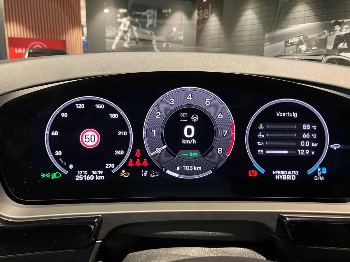 3.0 E-Hybrid Black Edition | SPORTDESIGN | SPORTEINDPIJPEN | PASM LUCHTVERING | PANORAMA/SCHUIF-KANTELDAK | SPORTCHRONO | 22 INCH | SOFTCLOSE | HEAD-UP | 14-WEG STOELEN | ADAPTIVE CRUISE CON