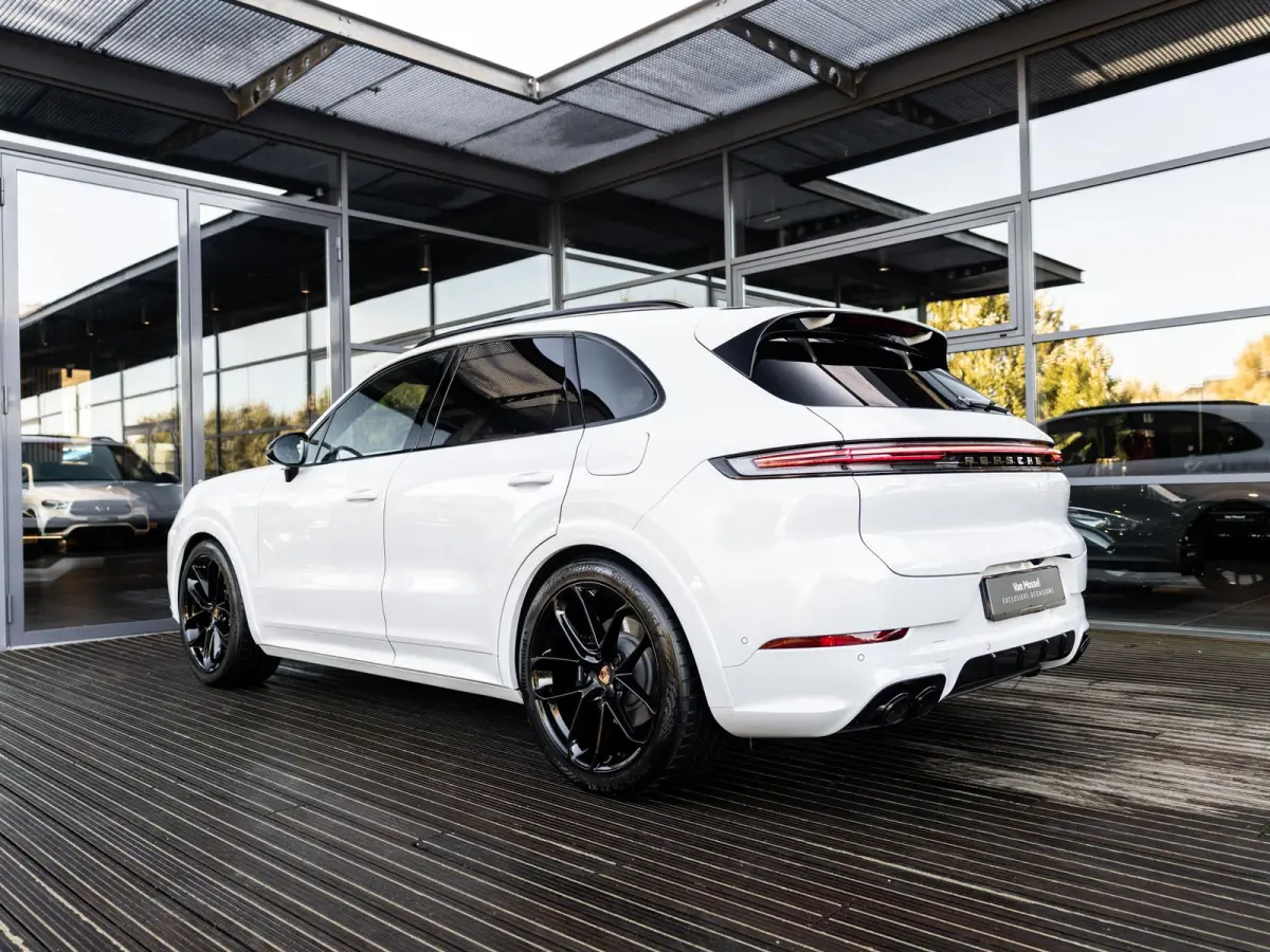 3.0 E-Hybrid Black Edition | SPORTDESIGN | SPORTEINDPIJPEN | PASM LUCHTVERING | PANORAMA/SCHUIF-KANTELDAK | SPORTCHRONO | 22 INCH | SOFTCLOSE | HEAD-UP | 14-WEG STOELEN | ADAPTIVE CRUISE CON