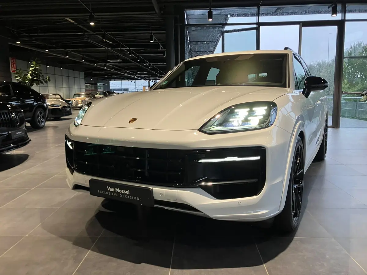 3.0 E-Hybrid Black Edition | SPORTDESIGN | SPORTEINDPIJPEN | PASM LUCHTVERING | PANORAMA/SCHUIF-KANTELDAK | SPORTCHRONO | 22 INCH | SOFTCLOSE | HEAD-UP | 14-WEG STOELEN | ADAPTIVE CRUISE CON