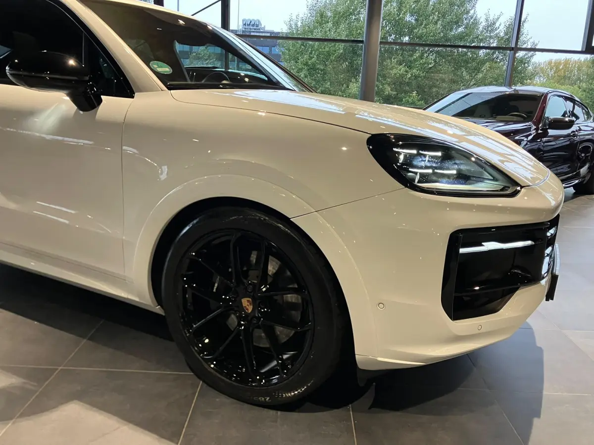 3.0 E-Hybrid Black Edition | SPORTDESIGN | SPORTEINDPIJPEN | PASM LUCHTVERING | PANORAMA/SCHUIF-KANTELDAK | SPORTCHRONO | 22 INCH | SOFTCLOSE | HEAD-UP | 14-WEG STOELEN | ADAPTIVE CRUISE CON