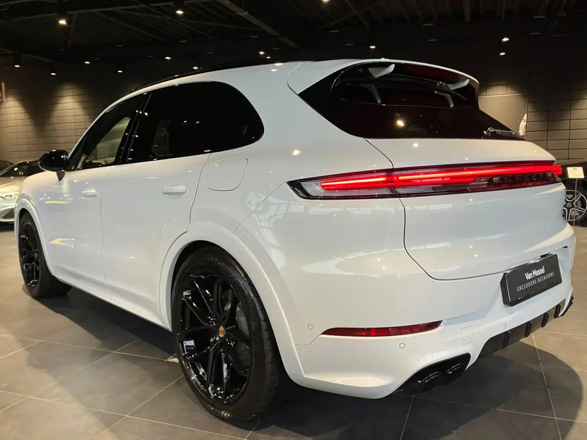 3.0 E-Hybrid Black Edition | SPORTDESIGN | SPORTEINDPIJPEN | PASM LUCHTVERING | PANORAMA/SCHUIF-KANTELDAK | SPORTCHRONO | 22 INCH | SOFTCLOSE | HEAD-UP | 14-WEG STOELEN | ADAPTIVE CRUISE CON