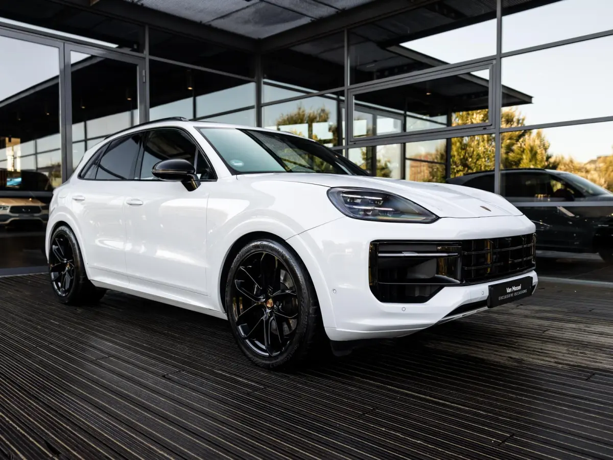3.0 E-Hybrid Black Edition | SPORTDESIGN | SPORTEINDPIJPEN | PASM LUCHTVERING | PANORAMA/SCHUIF-KANTELDAK | SPORTCHRONO | 22 INCH | SOFTCLOSE | HEAD-UP | 14-WEG STOELEN | ADAPTIVE CRUISE CON