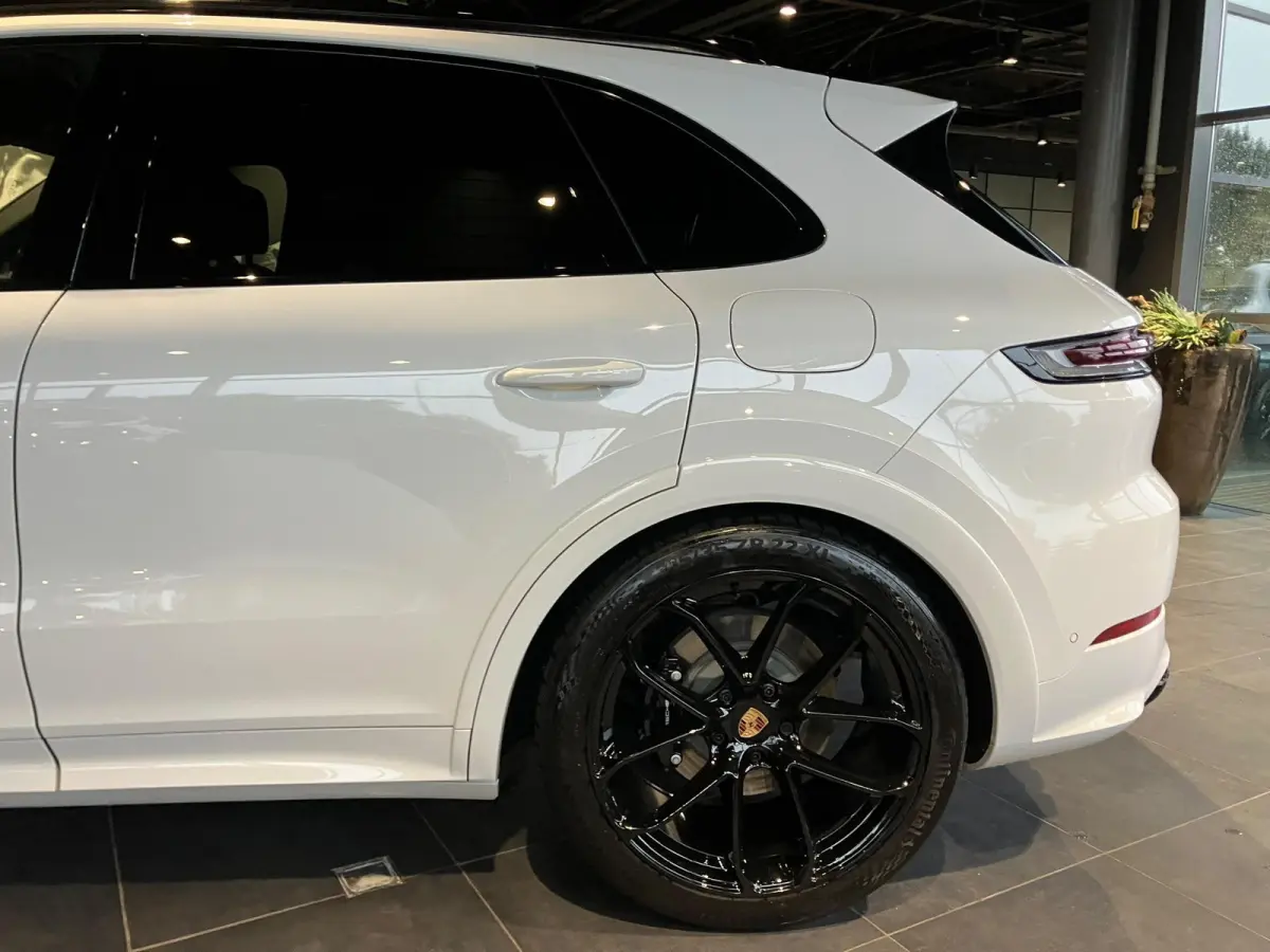 3.0 E-Hybrid Black Edition | SPORTDESIGN | SPORTEINDPIJPEN | PASM LUCHTVERING | PANORAMA/SCHUIF-KANTELDAK | SPORTCHRONO | 22 INCH | SOFTCLOSE | HEAD-UP | 14-WEG STOELEN | ADAPTIVE CRUISE CON