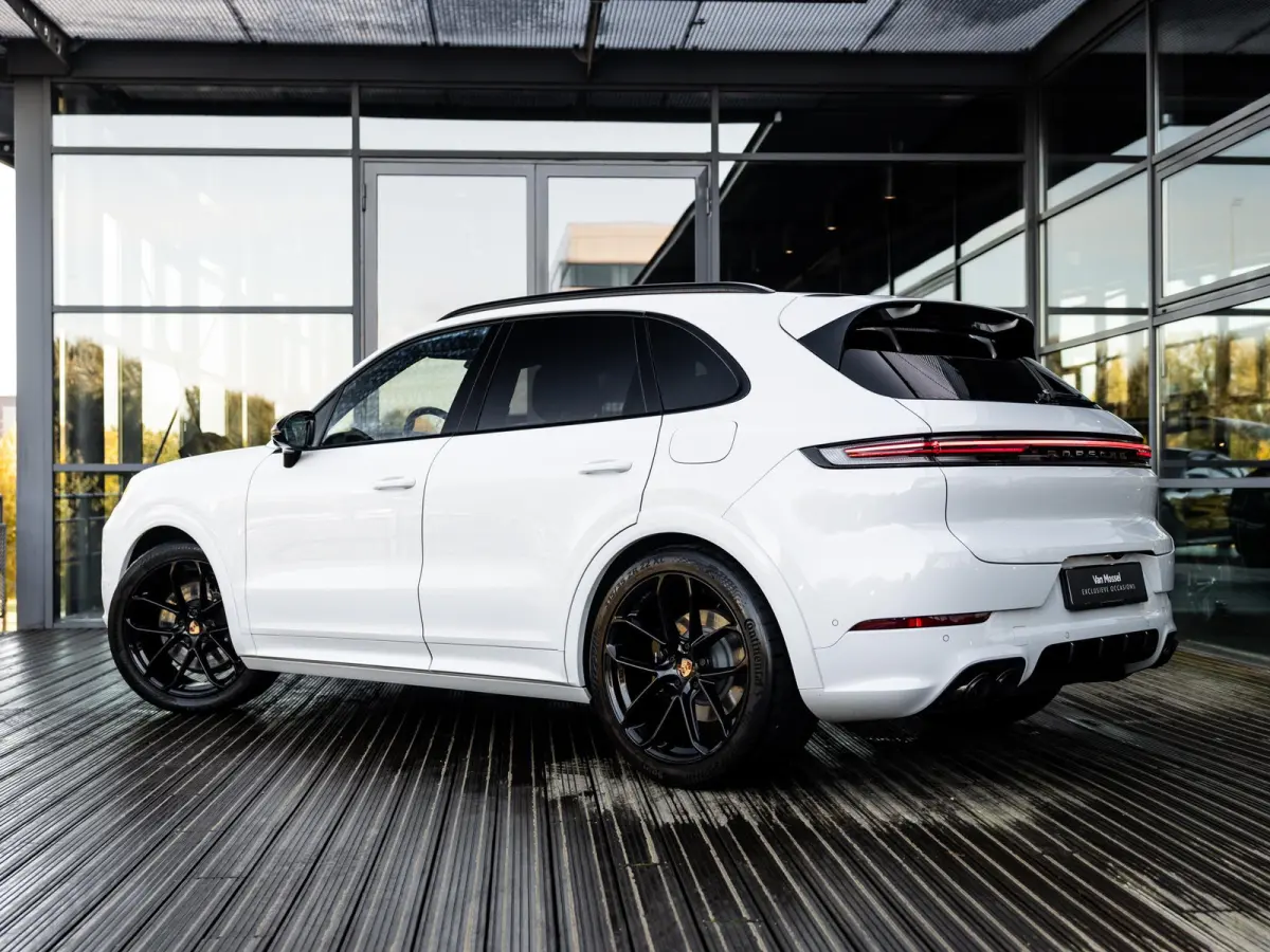 3.0 E-Hybrid Black Edition | SPORTDESIGN | SPORTEINDPIJPEN | PASM LUCHTVERING | PANORAMA/SCHUIF-KANTELDAK | SPORTCHRONO | 22 INCH | SOFTCLOSE | HEAD-UP | 14-WEG STOELEN | ADAPTIVE CRUISE CON