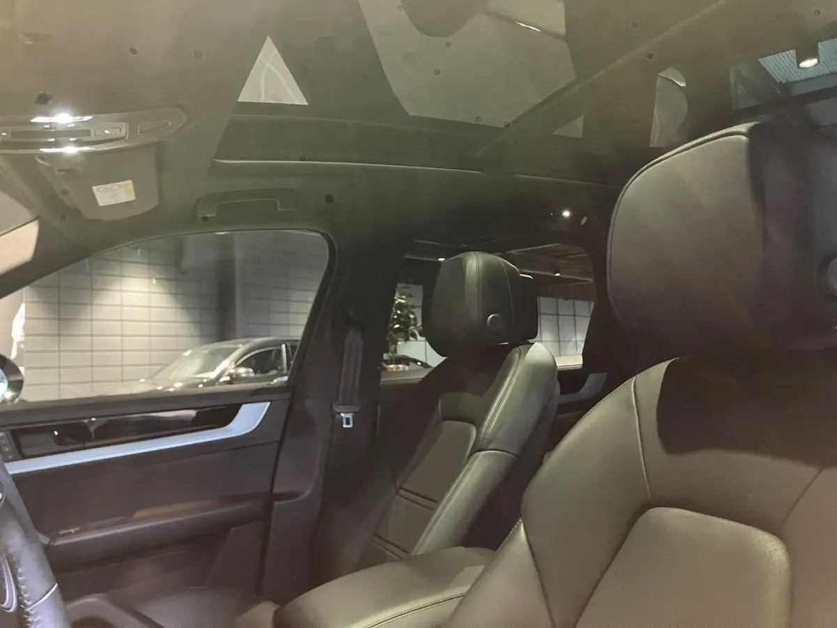 3.0 E-Hybrid Black Edition | SPORTDESIGN | SPORTEINDPIJPEN | PASM LUCHTVERING | PANORAMA/SCHUIF-KANTELDAK | SPORTCHRONO | 22 INCH | SOFTCLOSE | HEAD-UP | 14-WEG STOELEN | ADAPTIVE CRUISE CON