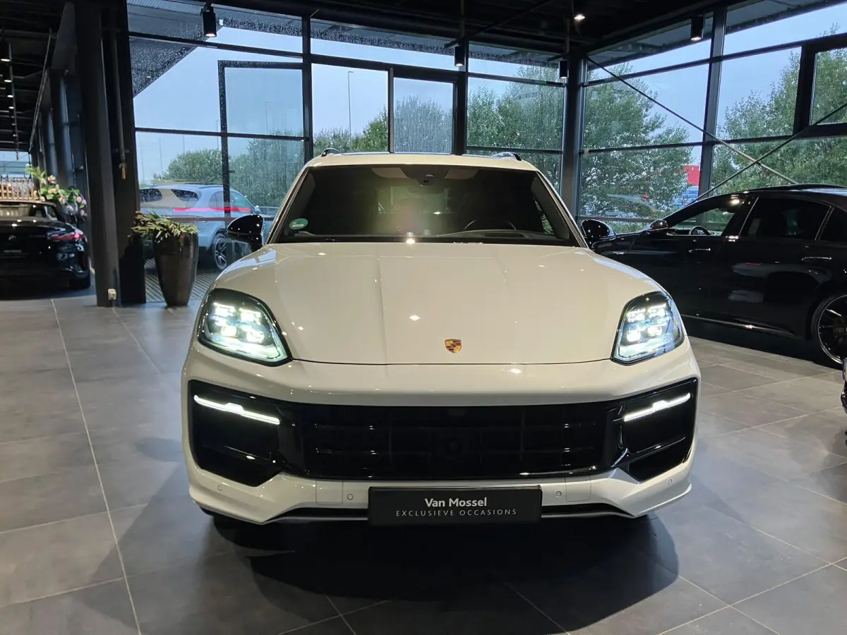 3.0 E-Hybrid Black Edition | SPORTDESIGN | SPORTEINDPIJPEN | PASM LUCHTVERING | PANORAMA/SCHUIF-KANTELDAK | SPORTCHRONO | 22 INCH | SOFTCLOSE | HEAD-UP | 14-WEG STOELEN | ADAPTIVE CRUISE CON