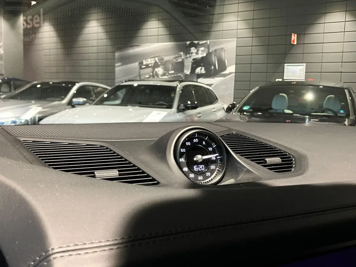 3.0 E-Hybrid Black Edition | SPORTDESIGN | SPORTEINDPIJPEN | PASM LUCHTVERING | PANORAMA/SCHUIF-KANTELDAK | SPORTCHRONO | 22 INCH | SOFTCLOSE | HEAD-UP | 14-WEG STOELEN | ADAPTIVE CRUISE CON