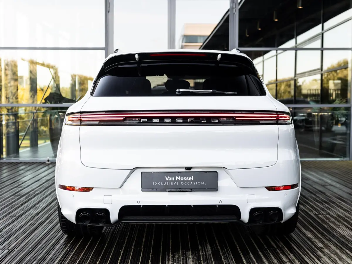 3.0 E-Hybrid Black Edition | SPORTDESIGN | SPORTEINDPIJPEN | PASM LUCHTVERING | PANORAMA/SCHUIF-KANTELDAK | SPORTCHRONO | 22 INCH | SOFTCLOSE | HEAD-UP | 14-WEG STOELEN | ADAPTIVE CRUISE CON