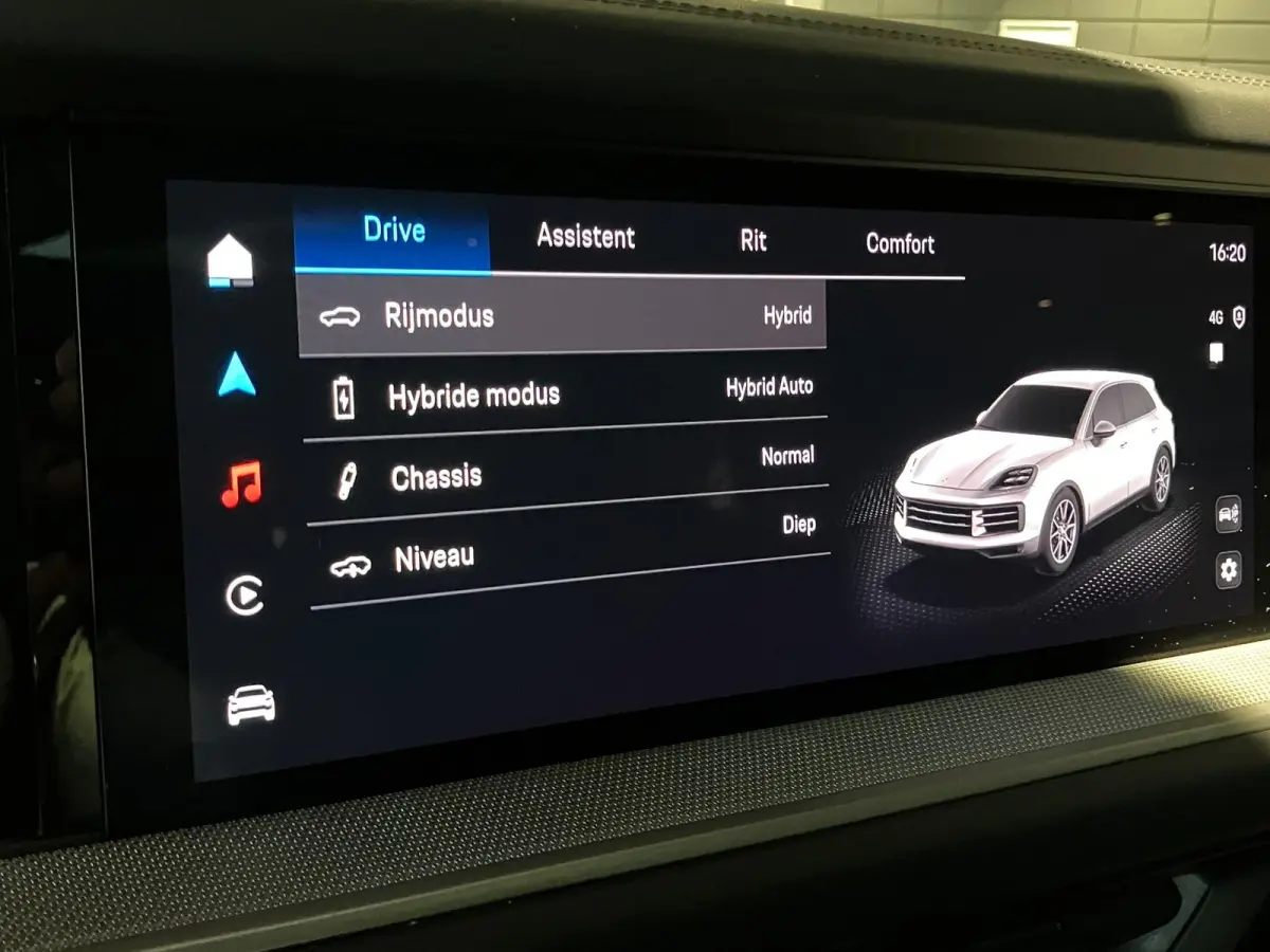 3.0 E-Hybrid Black Edition | SPORTDESIGN | SPORTEINDPIJPEN | PASM LUCHTVERING | PANORAMA/SCHUIF-KANTELDAK | SPORTCHRONO | 22 INCH | SOFTCLOSE | HEAD-UP | 14-WEG STOELEN | ADAPTIVE CRUISE CON