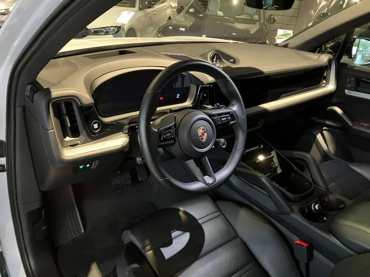 3.0 E-Hybrid Black Edition | SPORTDESIGN | SPORTEINDPIJPEN | PASM LUCHTVERING | PANORAMA/SCHUIF-KANTELDAK | SPORTCHRONO | 22 INCH | SOFTCLOSE | HEAD-UP | 14-WEG STOELEN | ADAPTIVE CRUISE CON
