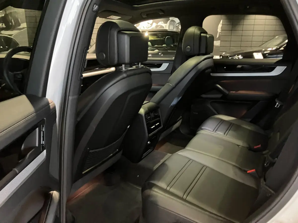 3.0 E-Hybrid Black Edition | SPORTDESIGN | SPORTEINDPIJPEN | PASM LUCHTVERING | PANORAMA/SCHUIF-KANTELDAK | SPORTCHRONO | 22 INCH | SOFTCLOSE | HEAD-UP | 14-WEG STOELEN | ADAPTIVE CRUISE CON
