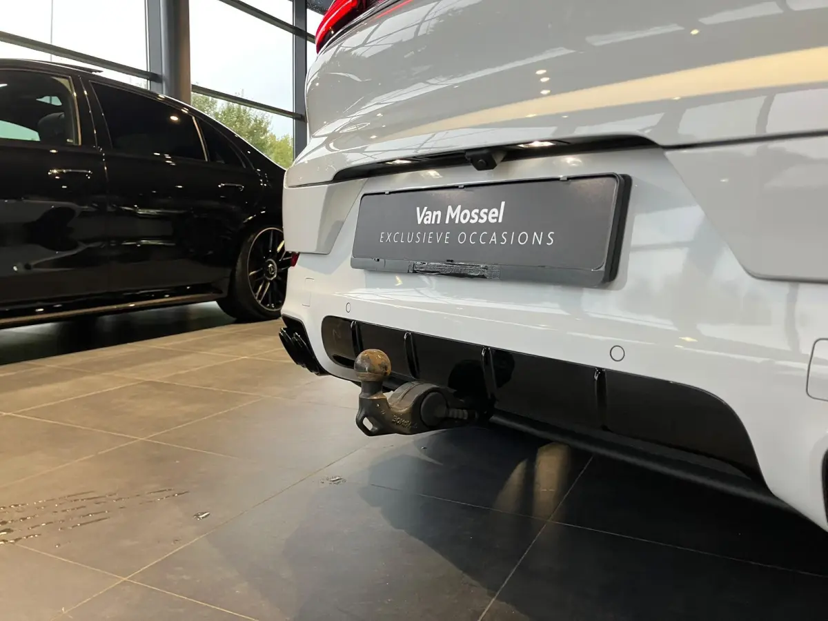 3.0 E-Hybrid Black Edition | SPORTDESIGN | SPORTEINDPIJPEN | PASM LUCHTVERING | PANORAMA/SCHUIF-KANTELDAK | SPORTCHRONO | 22 INCH | SOFTCLOSE | HEAD-UP | 14-WEG STOELEN | ADAPTIVE CRUISE CON