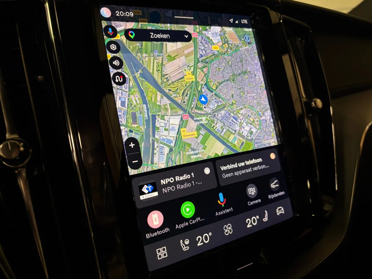 T8 AWD Recharge Ultra Black Edition | Luchtvering | Trekhaak | 360° Camera | 455pk | Head-Up Display | Adaptieve Cruise Control | Stoelverwarming voor+achter | Stuurwielverwarming | Schuifd