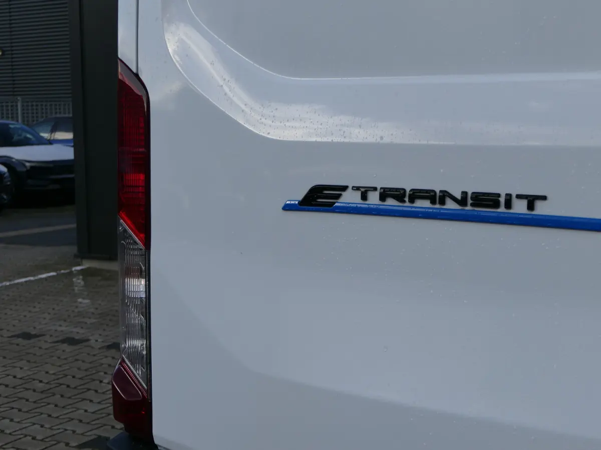 350 L2H2 Trend 68 kWh | 360 Camera | Adaptive Cruise | Navigatie | Stoelverwarming | BLIS | CarPlay/Android Auto