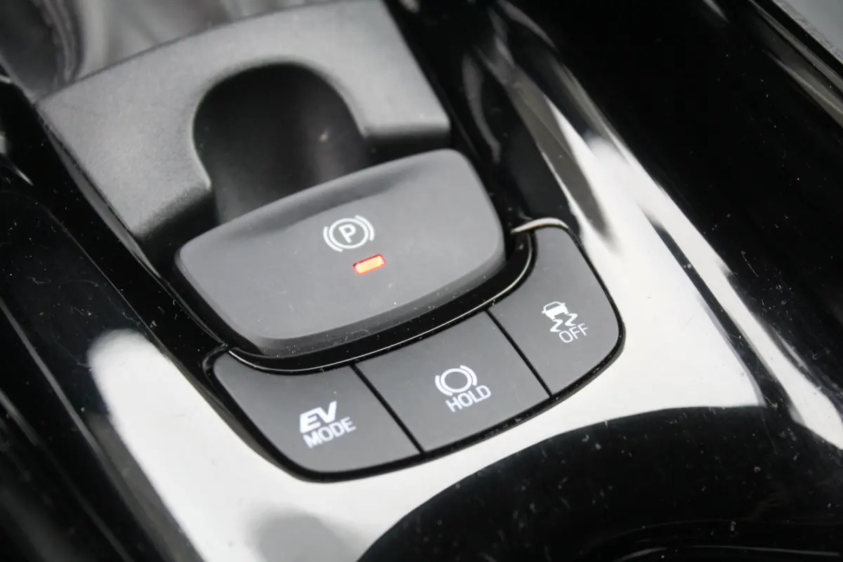 1.8 Hybrid Dynamic Apple Carplay/Android Auto l  airco automatisch l Keyless entry/start l Lichtmetalen velgen 18"