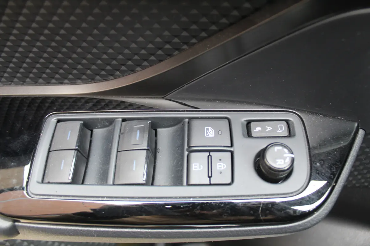1.8 Hybrid Dynamic Apple Carplay/Android Auto l  airco automatisch l Keyless entry/start l Lichtmetalen velgen 18"