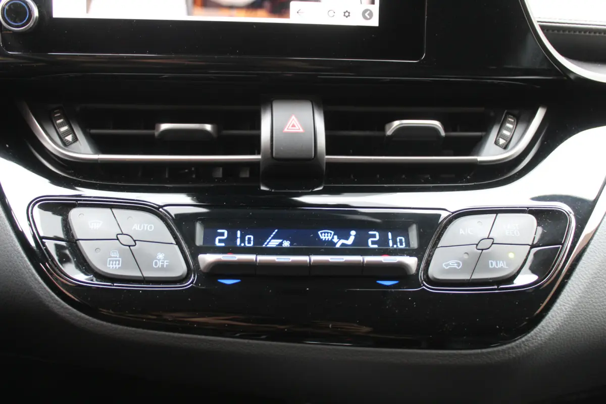 1.8 Hybrid Dynamic Apple Carplay/Android Auto l  airco automatisch l Keyless entry/start l Lichtmetalen velgen 18"