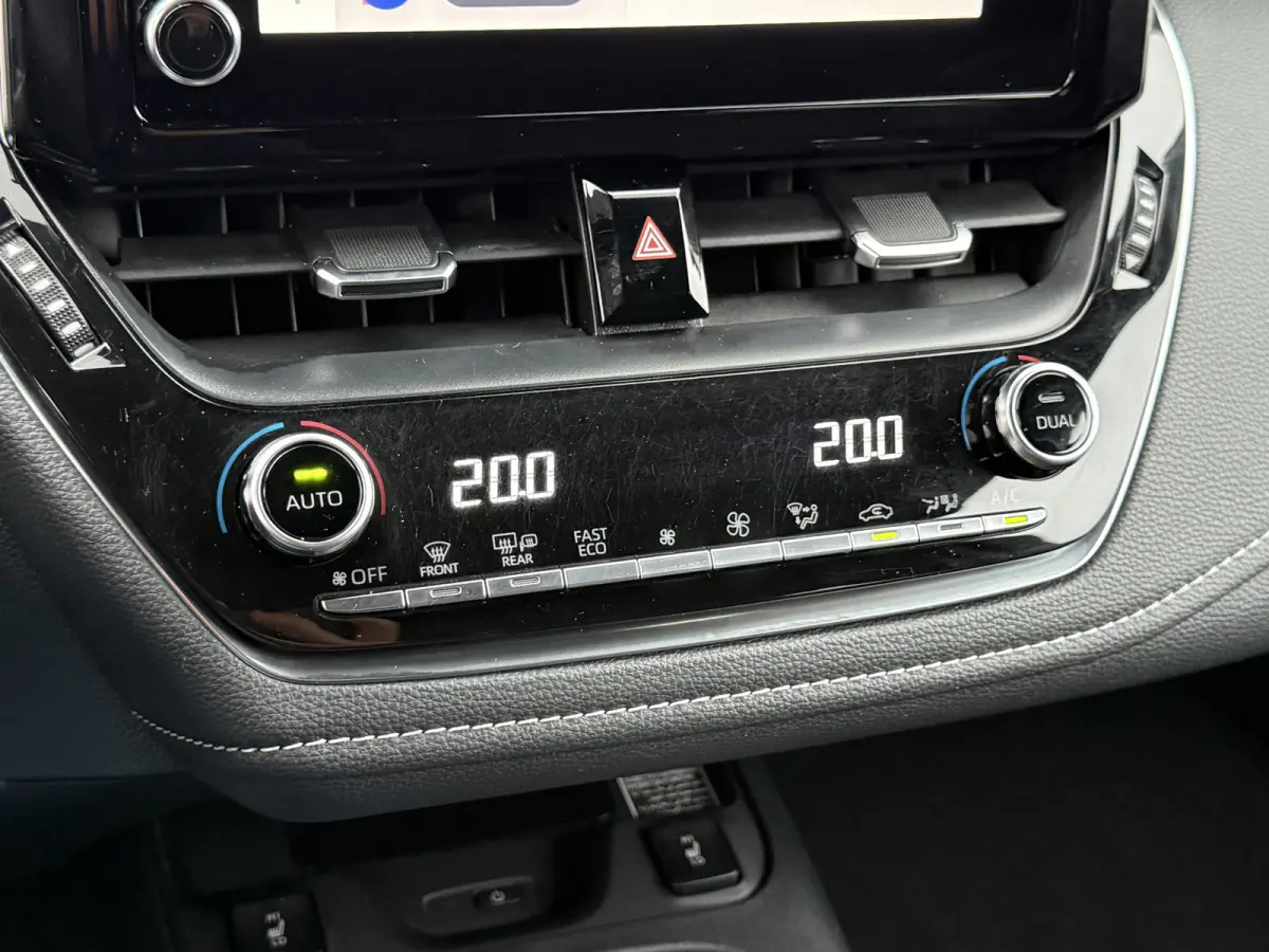 2.0 Hybrid Team D | ACC | CarPlay | Camera | Dodehoek | Keyless
