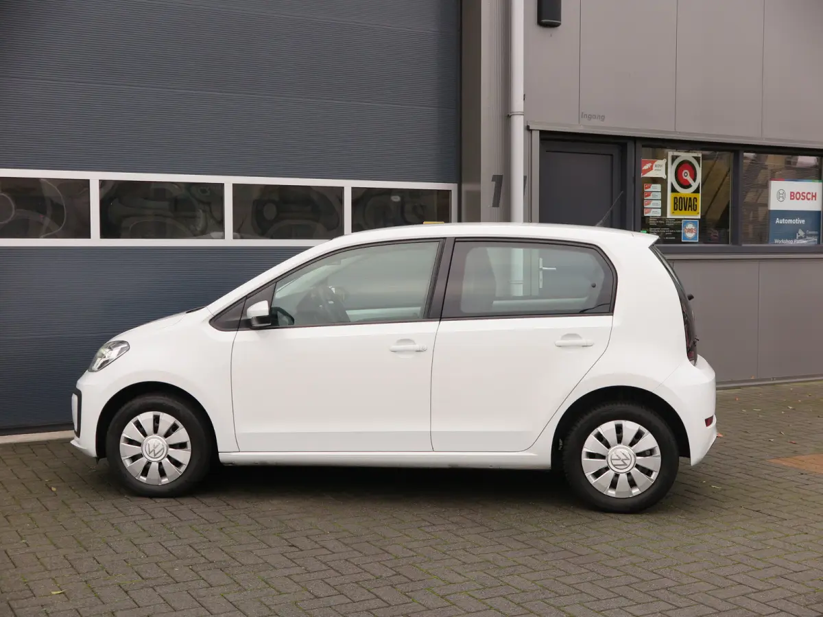 Up! 1.0 60pk , Cruisecontrol , Navigatie, Camera , Maps & More , Parkeersensoren. DAB+ , Smartphone integratie, etc .