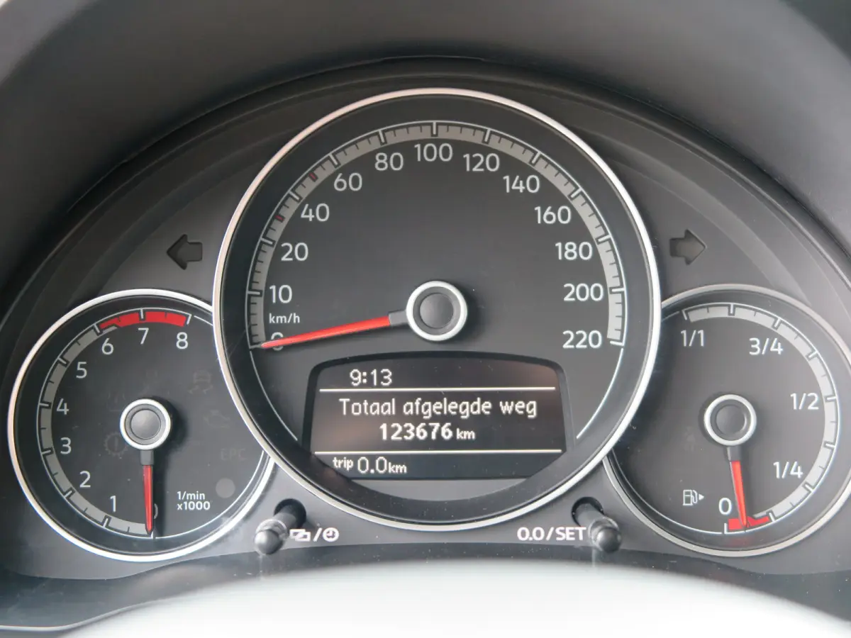 Up! 1.0 60pk , Cruisecontrol , Navigatie, Camera , Maps & More , Parkeersensoren. DAB+ , Smartphone integratie, etc .