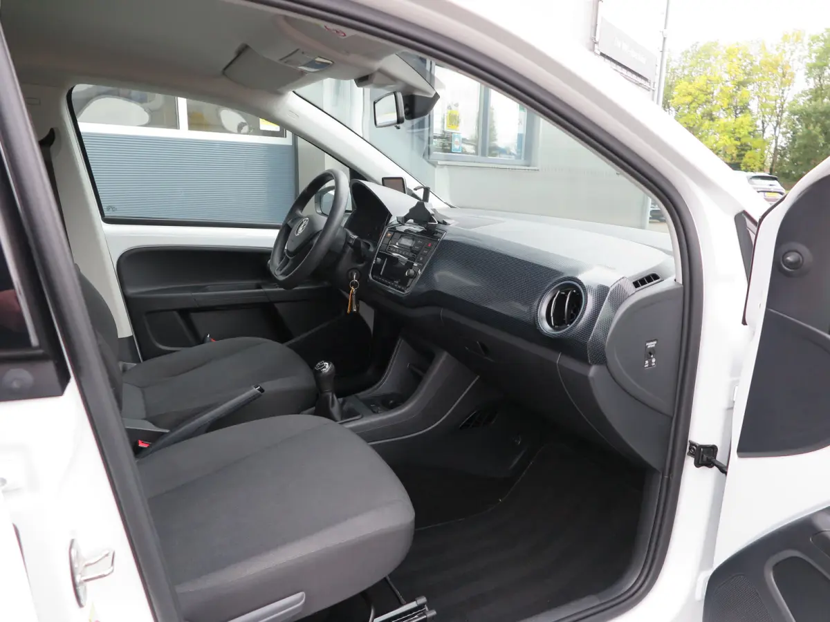 Up! 1.0 60pk , Cruisecontrol , Navigatie, Camera , Maps & More , Parkeersensoren. DAB+ , Smartphone integratie, etc .
