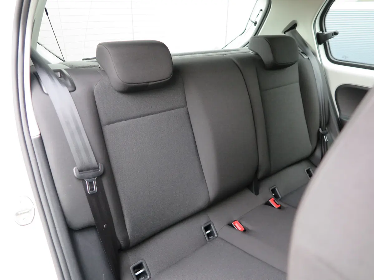 Up! 1.0 60pk , Cruisecontrol , Navigatie, Camera , Maps & More , Parkeersensoren. DAB+ , Smartphone integratie, etc .