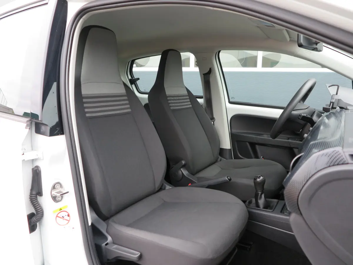 Up! 1.0 60pk , Cruisecontrol , Navigatie, Camera , Maps & More , Parkeersensoren. DAB+ , Smartphone integratie, etc .