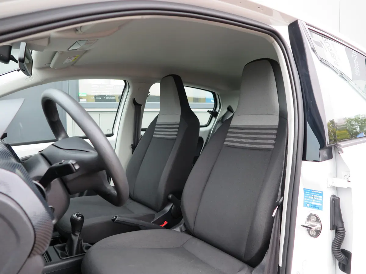 Up! 1.0 60pk , Cruisecontrol , Navigatie, Camera , Maps & More , Parkeersensoren. DAB+ , Smartphone integratie, etc .