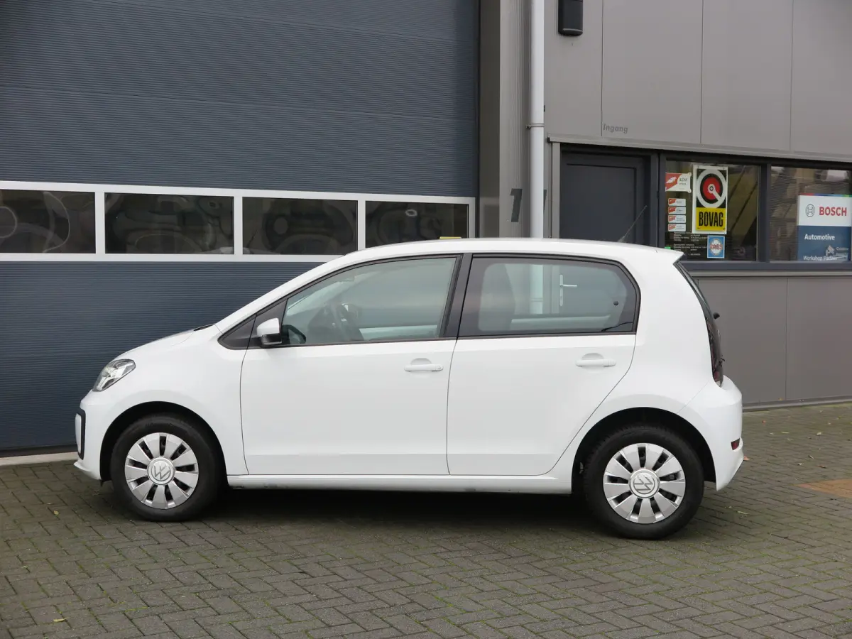 Up! 1.0 60pk , Cruisecontrol , Navigatie, Camera , Maps & More , Parkeersensoren. DAB+ , Smartphone integratie, etc .