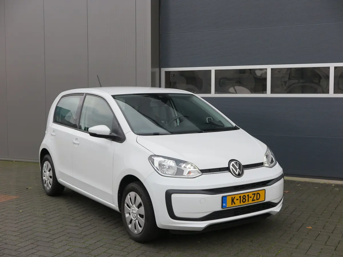 Up! 1.0 60pk , Cruisecontrol , Navigatie, Camera , Maps & More , Parkeersensoren. DAB+ , Smartphone integratie, etc .