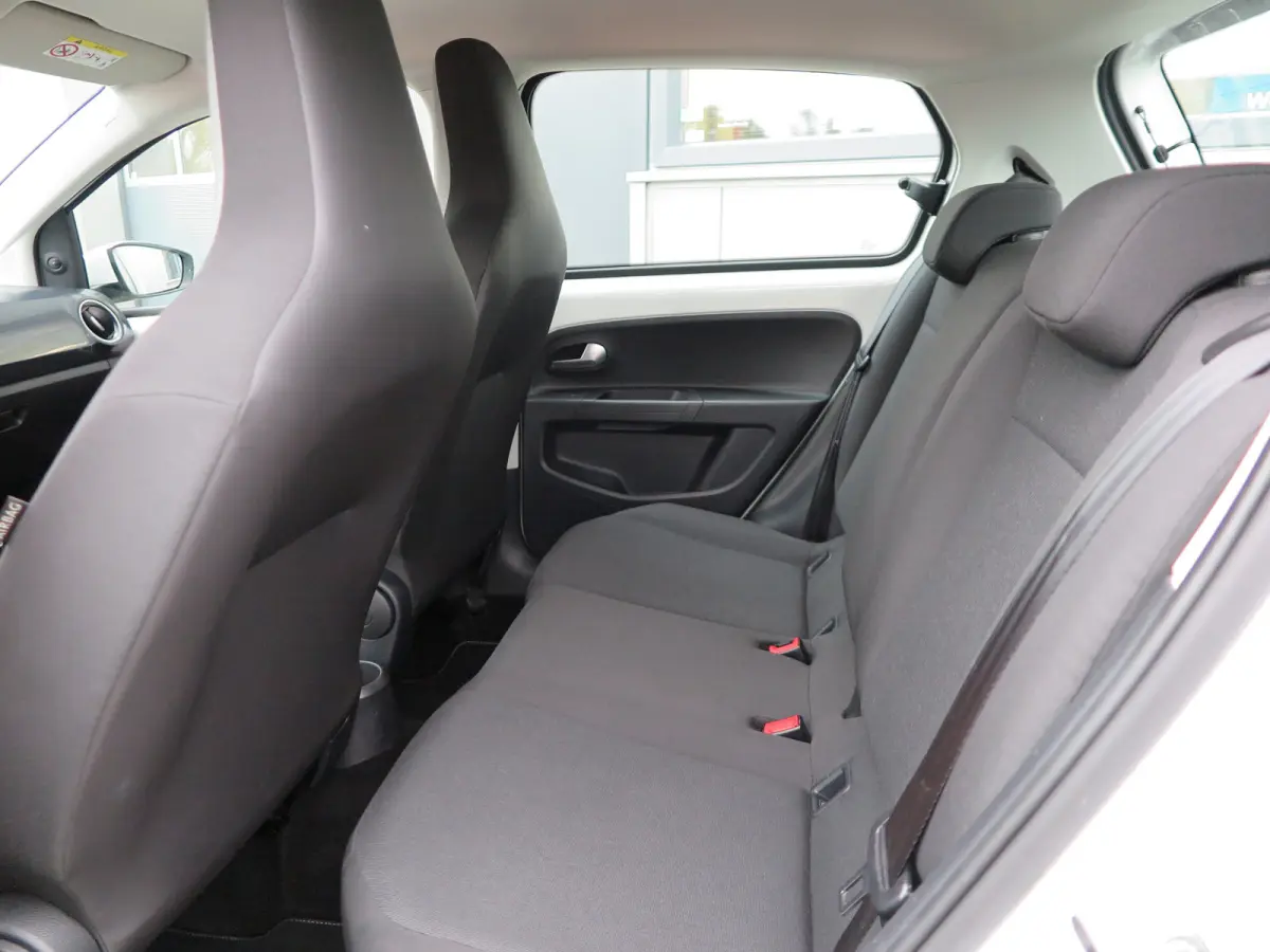 Up! 1.0 60pk , Cruisecontrol , Navigatie, Camera , Maps & More , Parkeersensoren. DAB+ , Smartphone integratie, etc .
