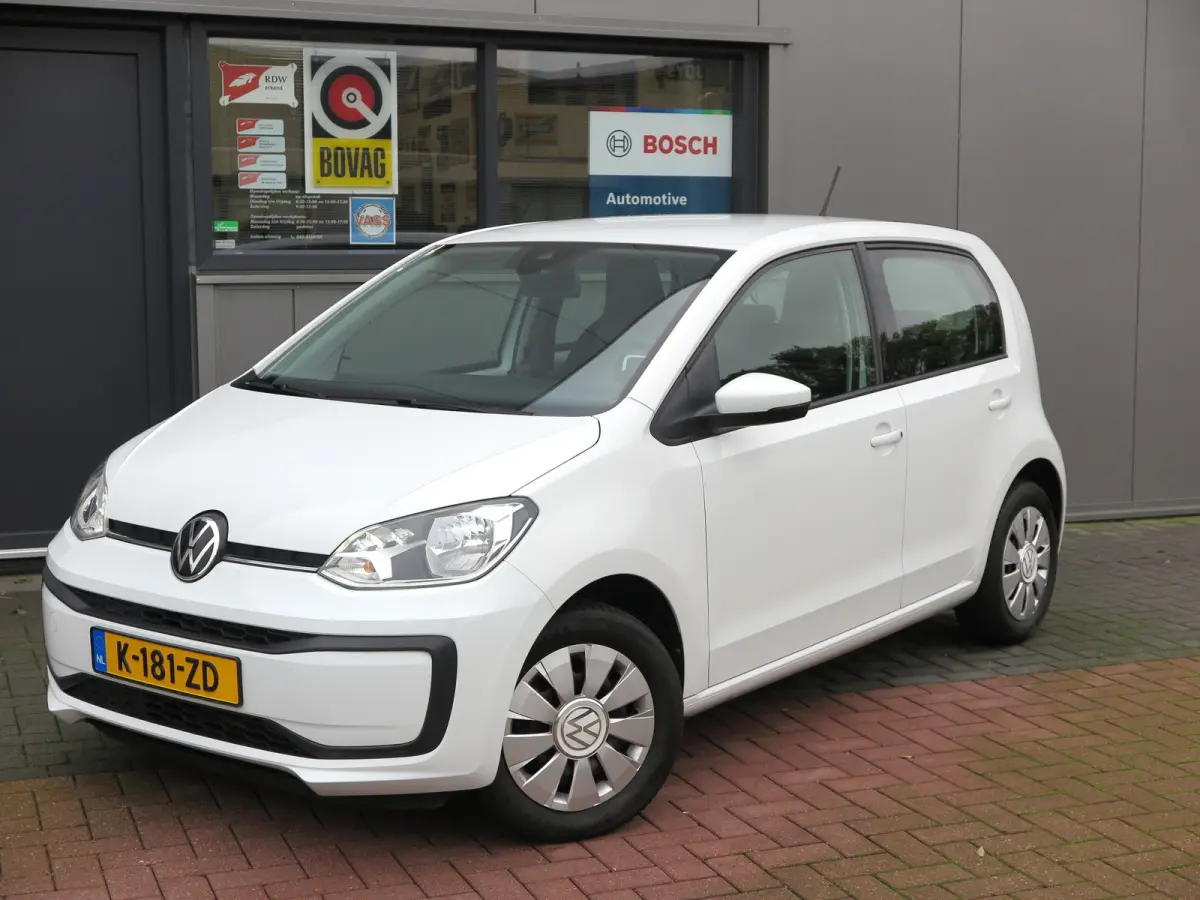 Up! 1.0 60pk , Cruisecontrol , Navigatie, Camera , Maps & More , Parkeersensoren. DAB+ , Smartphone integratie, etc .