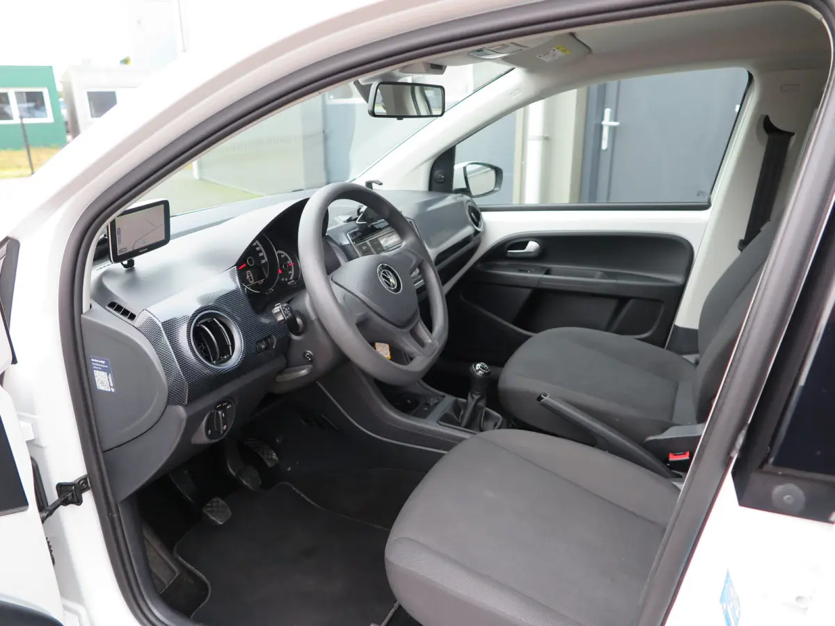 Up! 1.0 60pk , Cruisecontrol , Navigatie, Camera , Maps & More , Parkeersensoren. DAB+ , Smartphone integratie, etc .