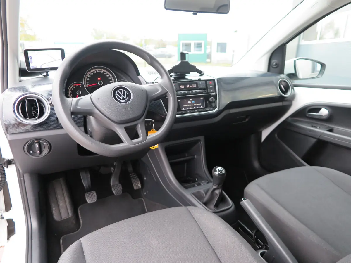 Up! 1.0 60pk , Cruisecontrol , Navigatie, Camera , Maps & More , Parkeersensoren. DAB+ , Smartphone integratie, etc .