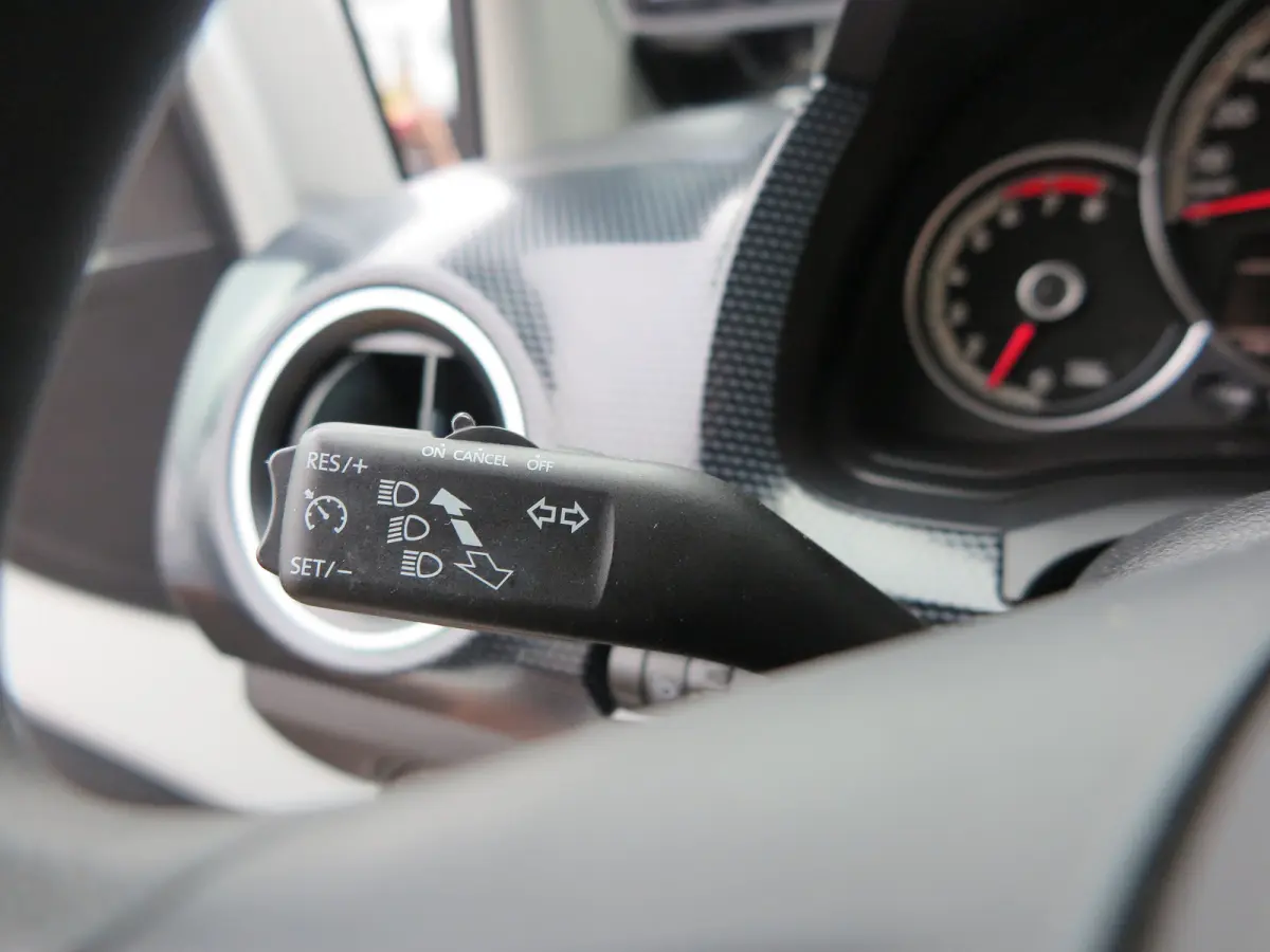 Up! 1.0 60pk , Cruisecontrol , Navigatie, Camera , Maps & More , Parkeersensoren. DAB+ , Smartphone integratie, etc .
